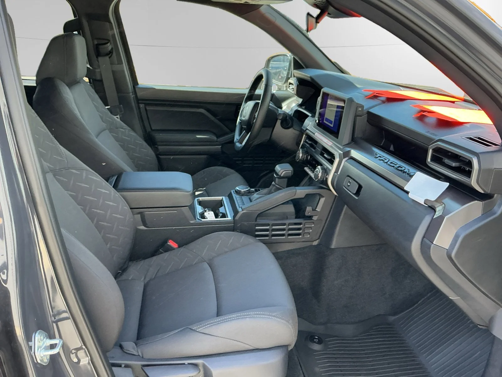 2025 Toyota Tacoma SR5 - Photo 15
