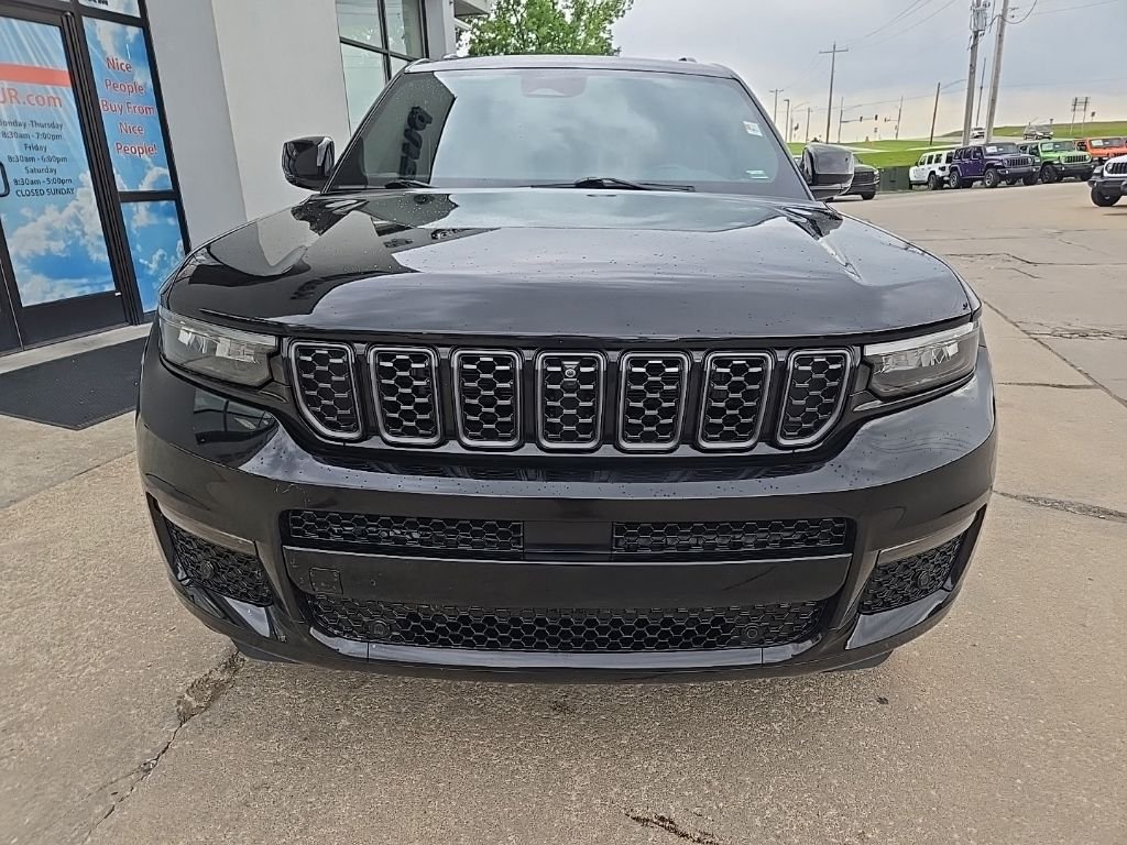 Used 2024 Black Jeep Summit image 19