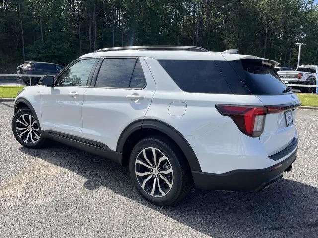 New 2026 Star White Metallic Tri-Coat Ford ST-Line image 4