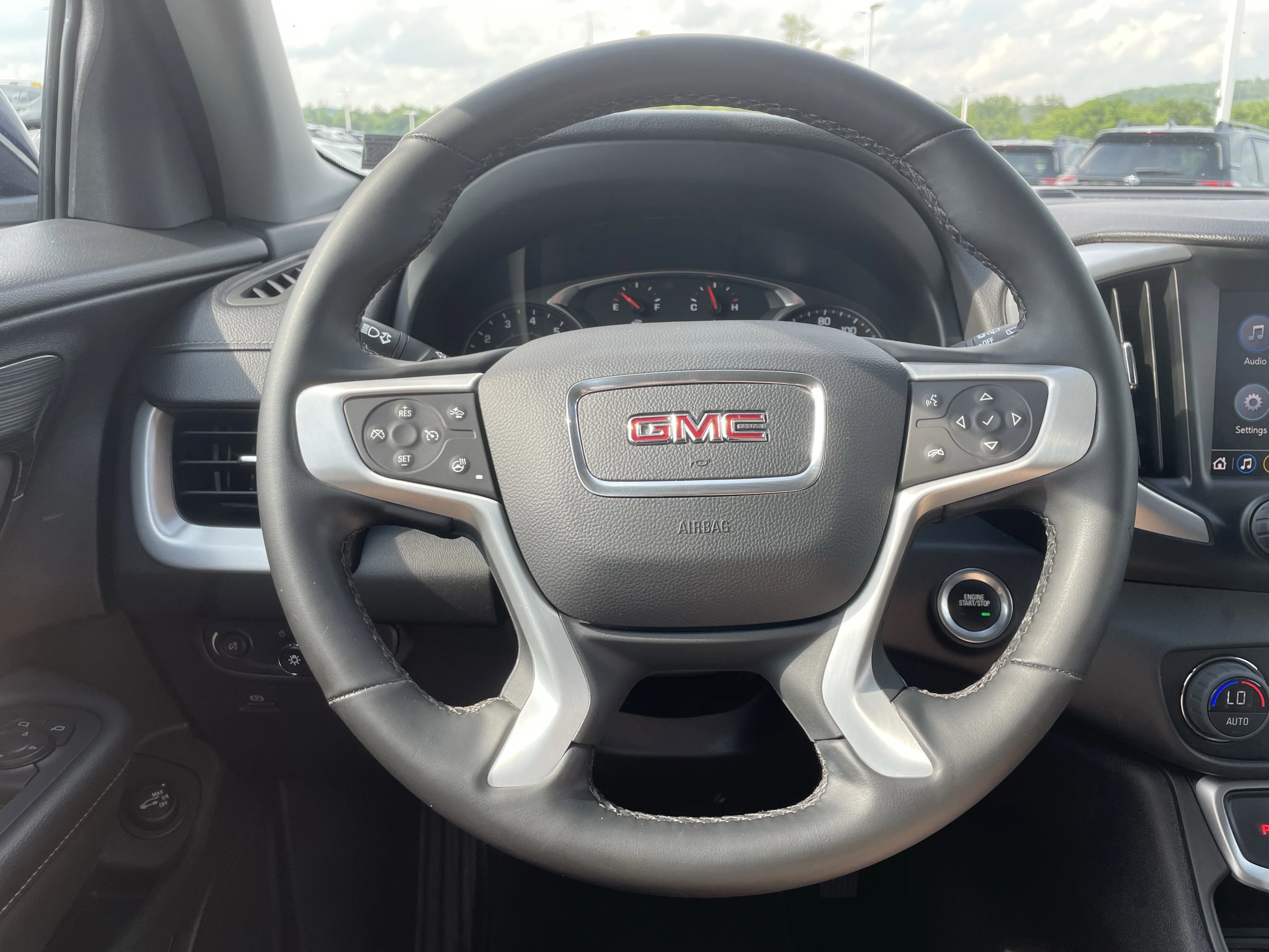 Used 2023 Marine Metallic GMC SLT image 17