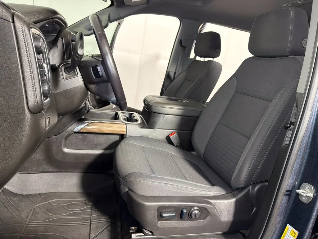 Used 2022  Chevrolet RST image 11