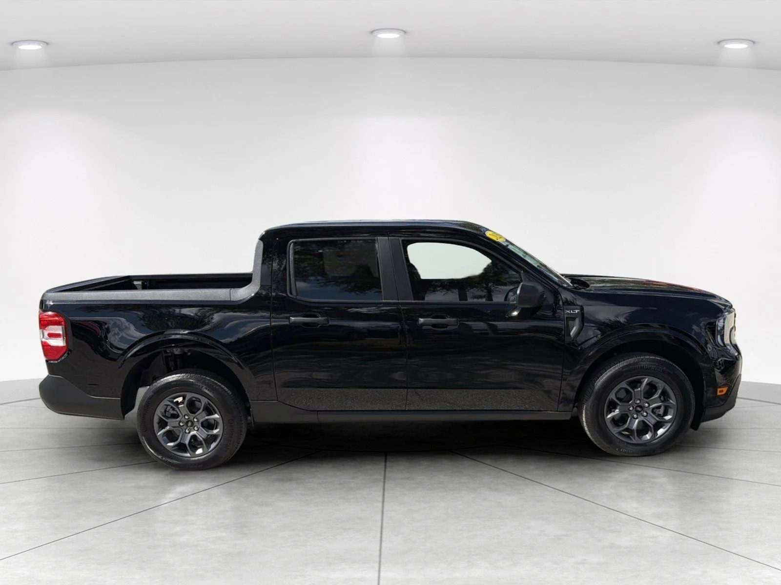 Used 2025 Black Ford XLT image 3
