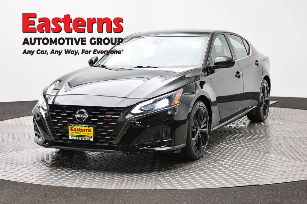 Used 2024 Black Nissan 2.5 SR image 1