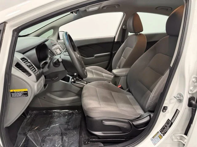 Used 2017 White Kia LX image 12