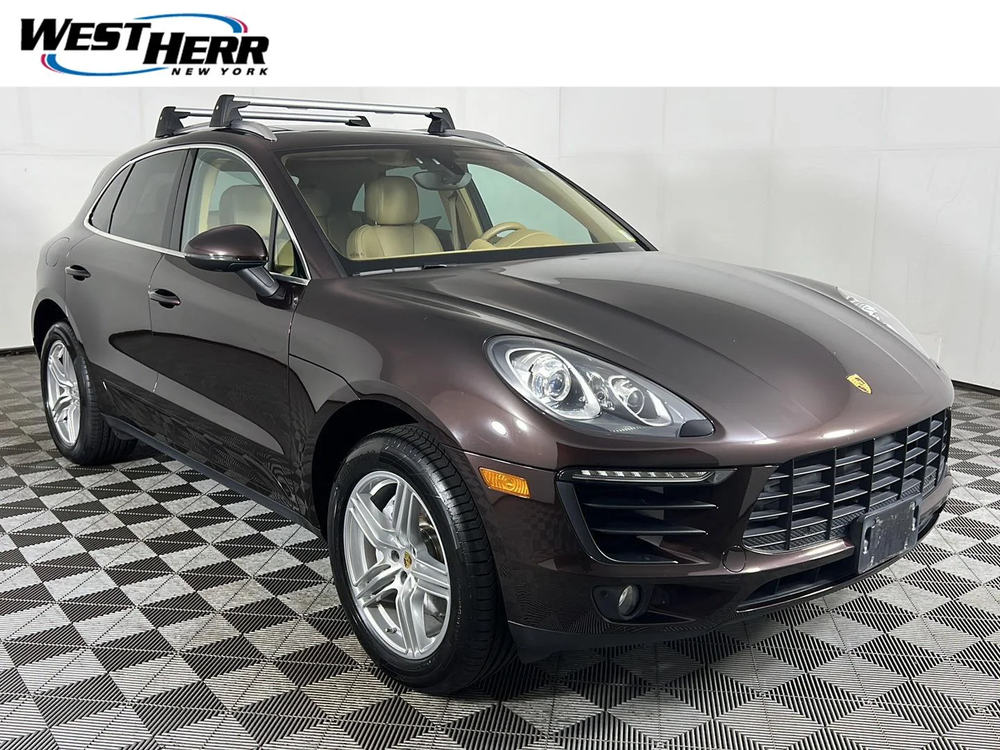Used 2016  Porsche S image 1