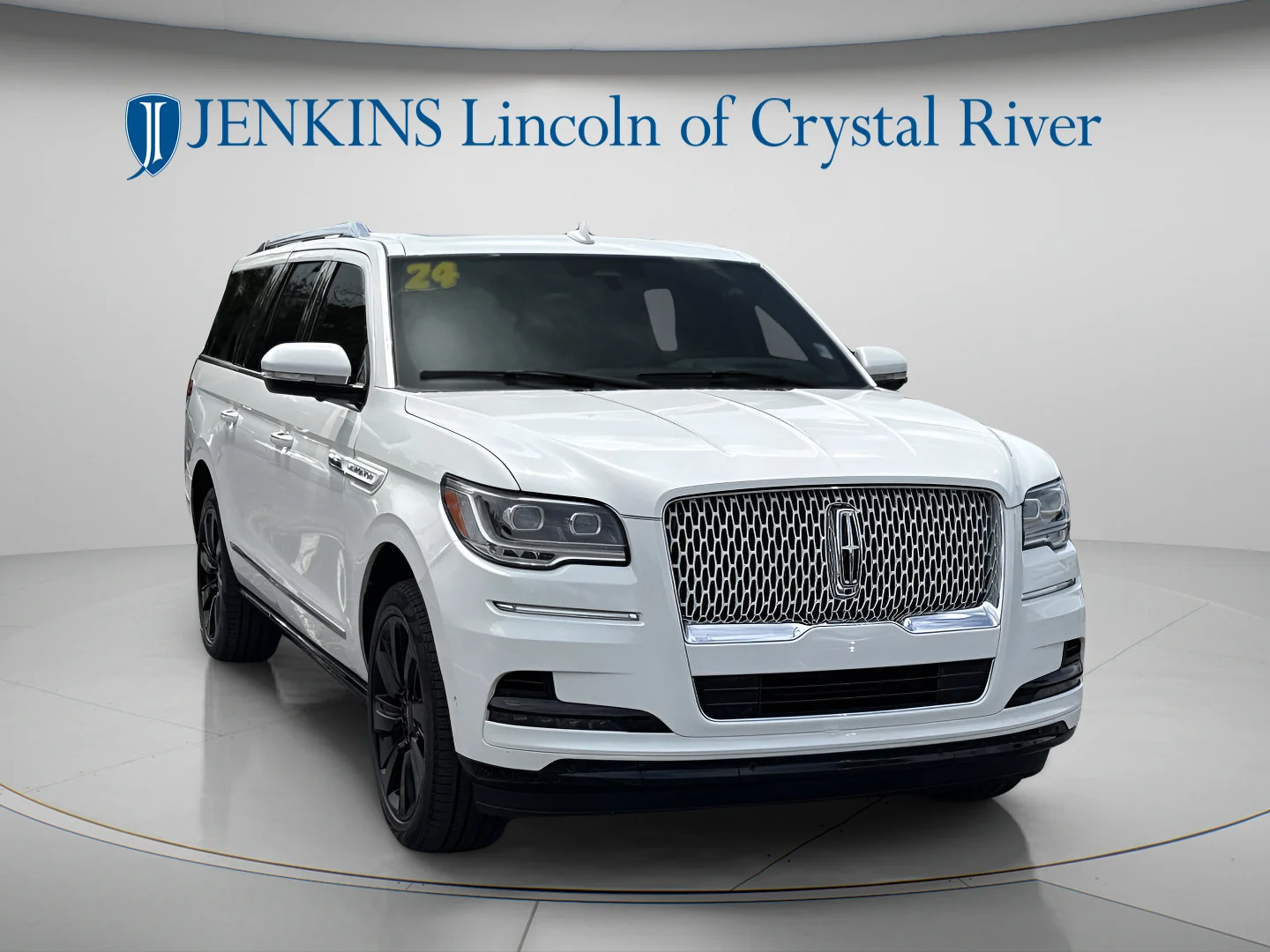 Used 2024 Pristine White Metallic Tri-Coat Lincoln Reserve image 14