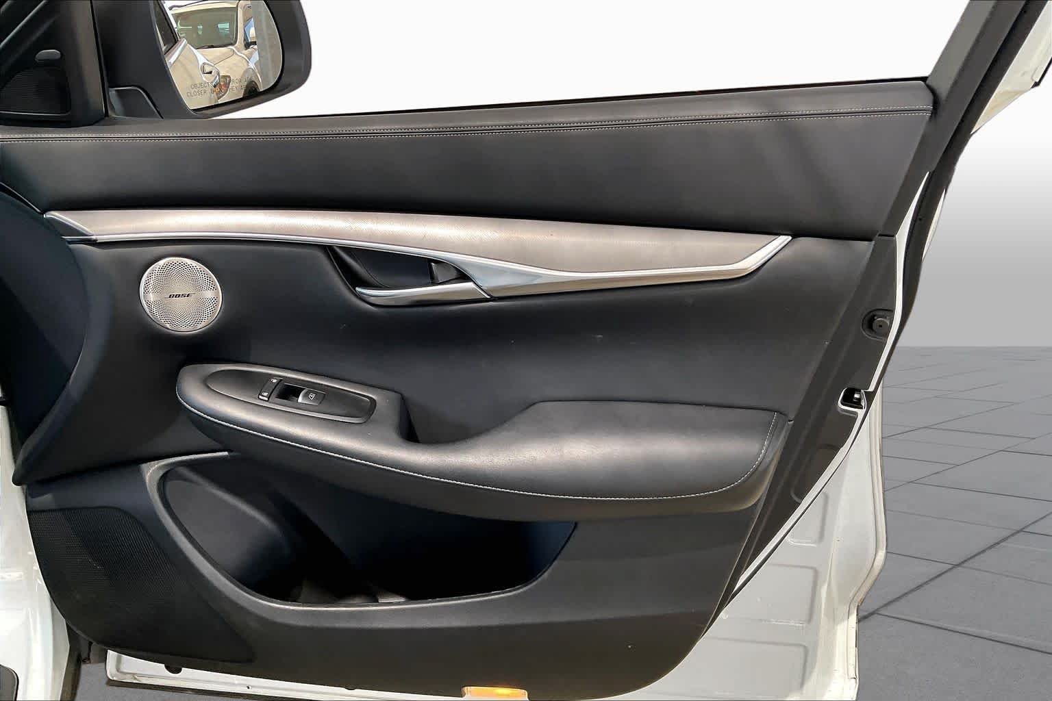 Used 2024 Radiant White INFINITI LUXE image 23