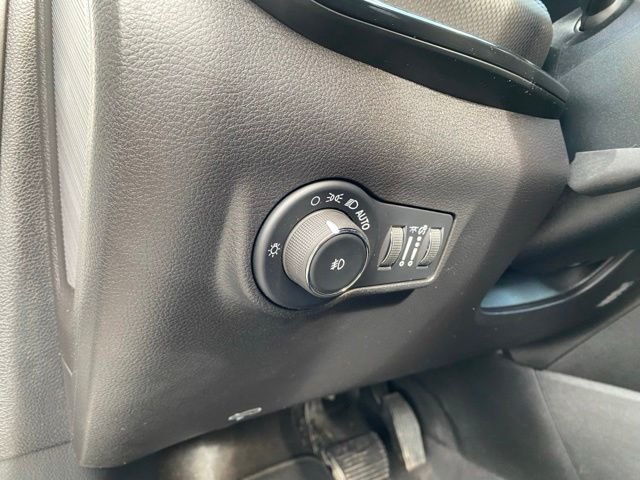 Used 2025 White Jeep Limited image 22