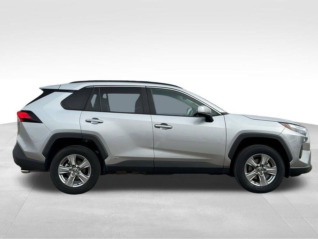 Used 2025 Silver Sky Metallic Toyota XLE image 22