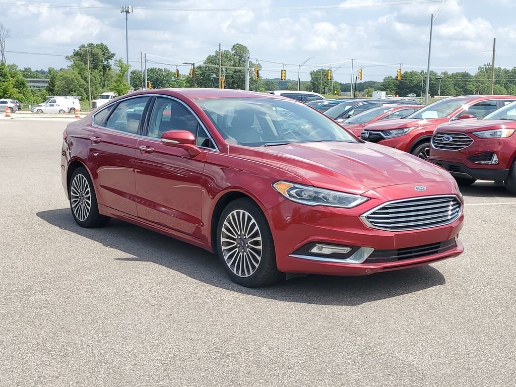 Used 2017 Red Ford SE image 4