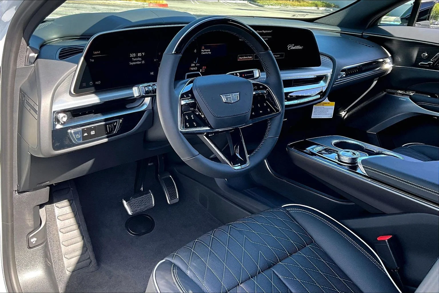 2027 Cadillac LYRIQ Signature Luxury - Photo 8