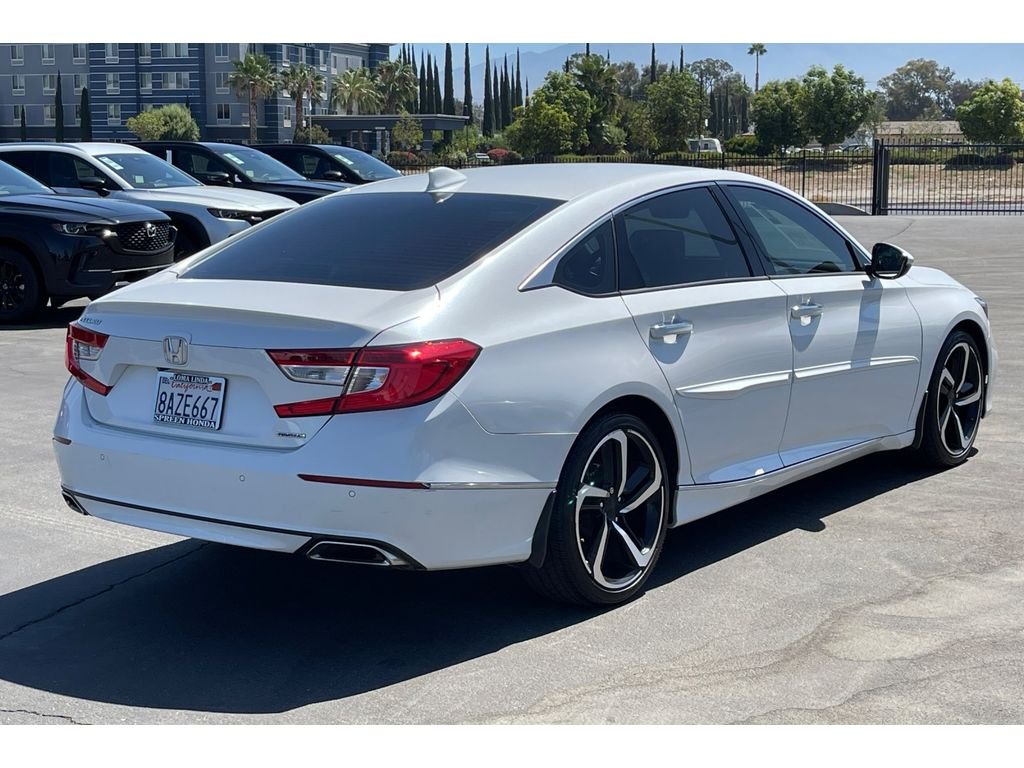 Used 2018 Platinum White Pearl Honda Touring 1.5T image 6