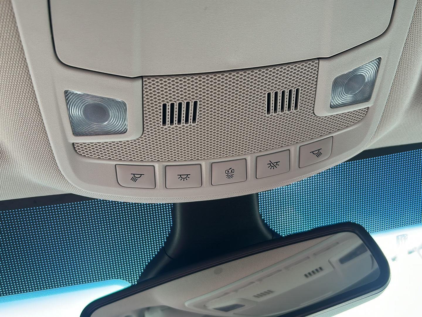 Used 2019 White Platinum Metallic Tri-Coat Ford SEL image 14