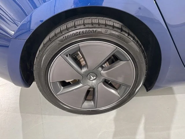 Used 2023  Tesla Base image 12