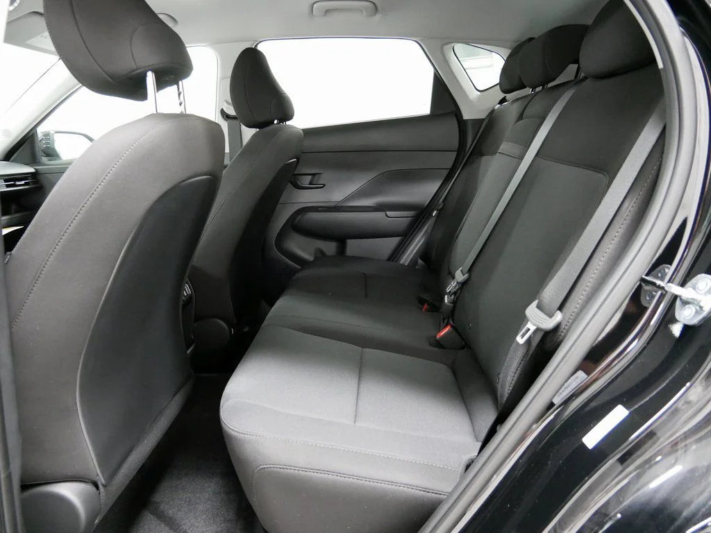 Used 2025 Black Hyundai SEL image 10