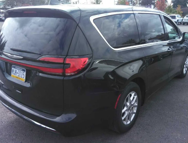 Used 2023 Black Chrysler Touring L image 8
