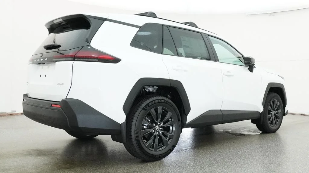 New 2026 Ice Cap Toyota XLE Premium image 17