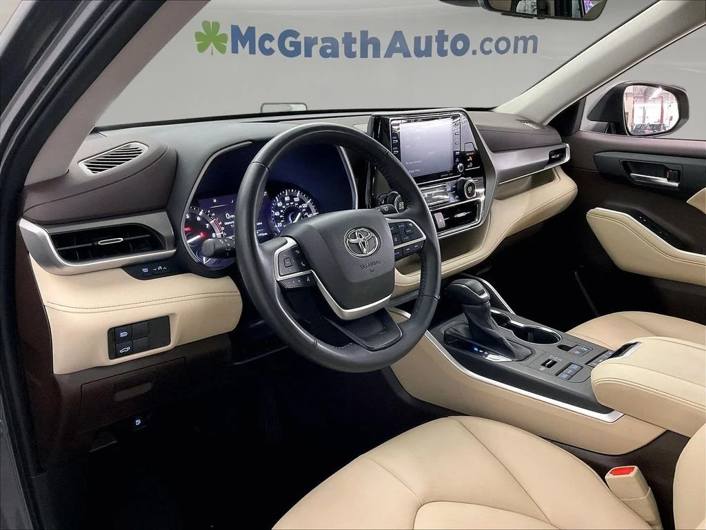 Used 2022 Gray Toyota XLE image 17