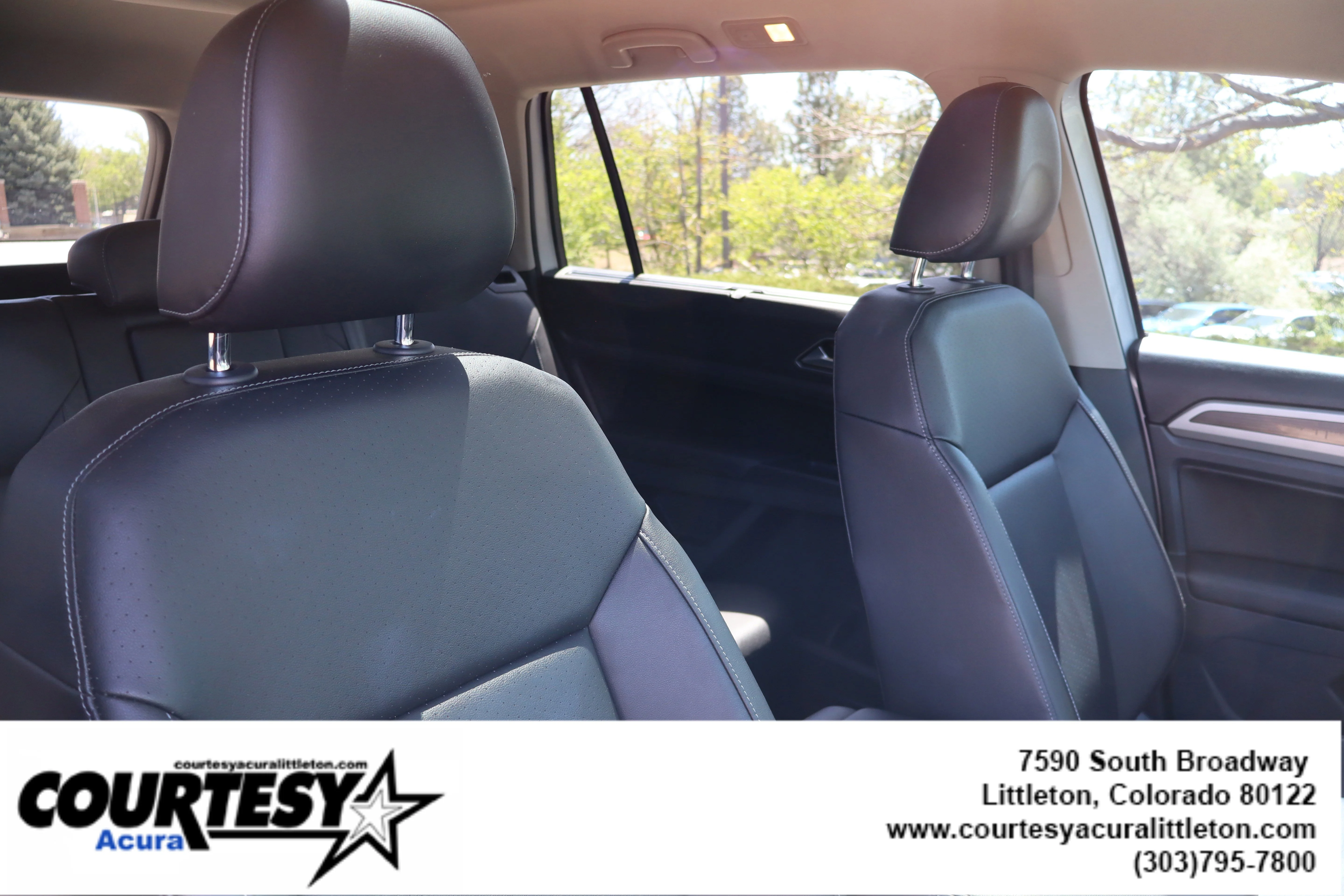 Used 2018 Silver Volkswagen 3.6L V6 SEL image 31