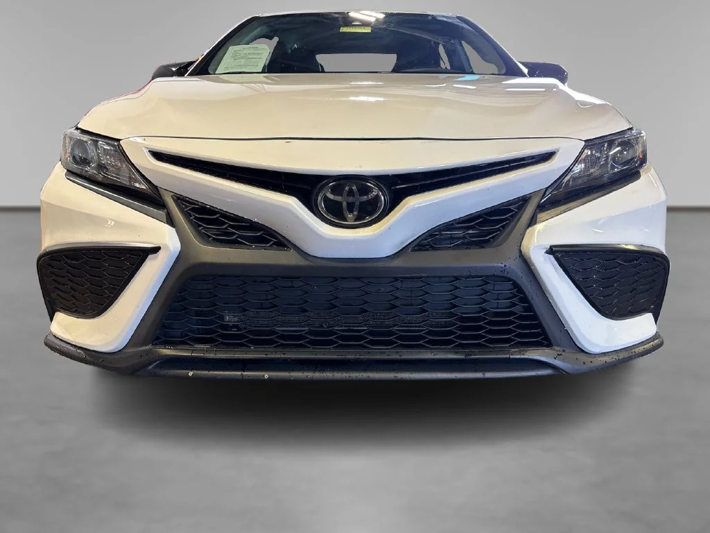 Used 2023 Ice Toyota SE image 13