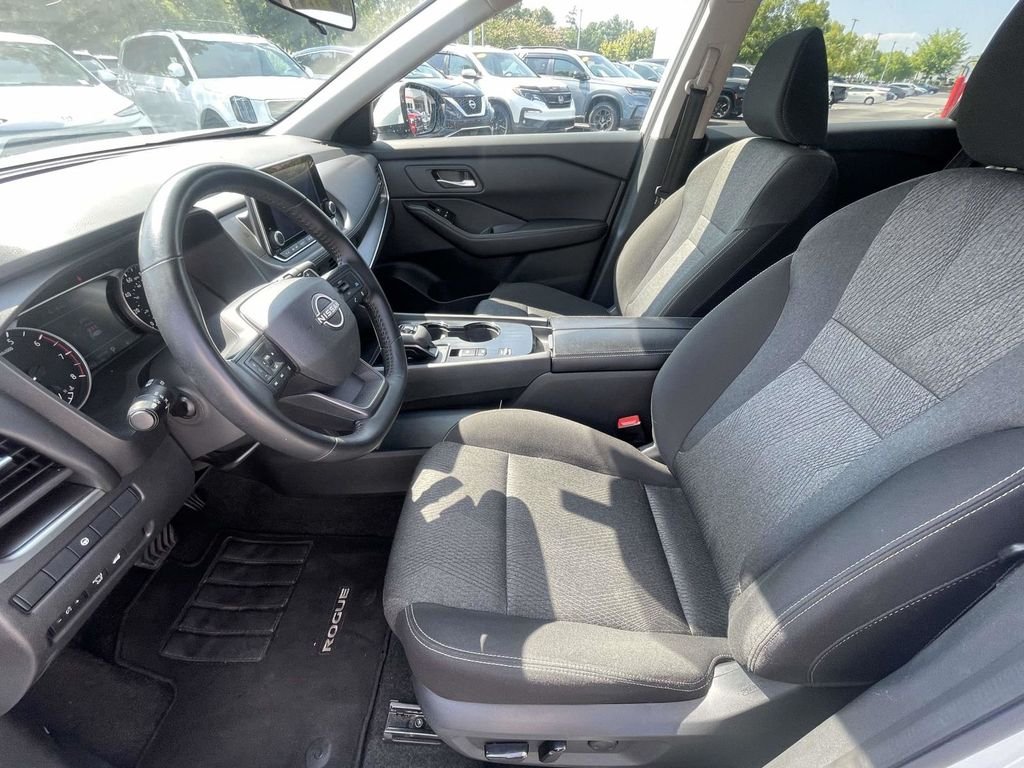 Used 2025 White Nissan SV image 17
