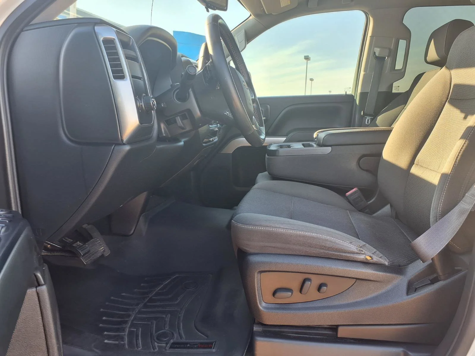 Used 2017 White Chevrolet LT image 15