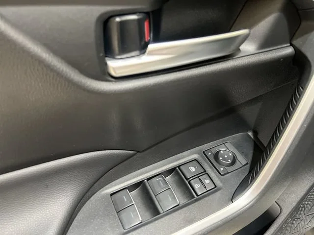 2025 Toyota RAV4 XLE - Photo 23