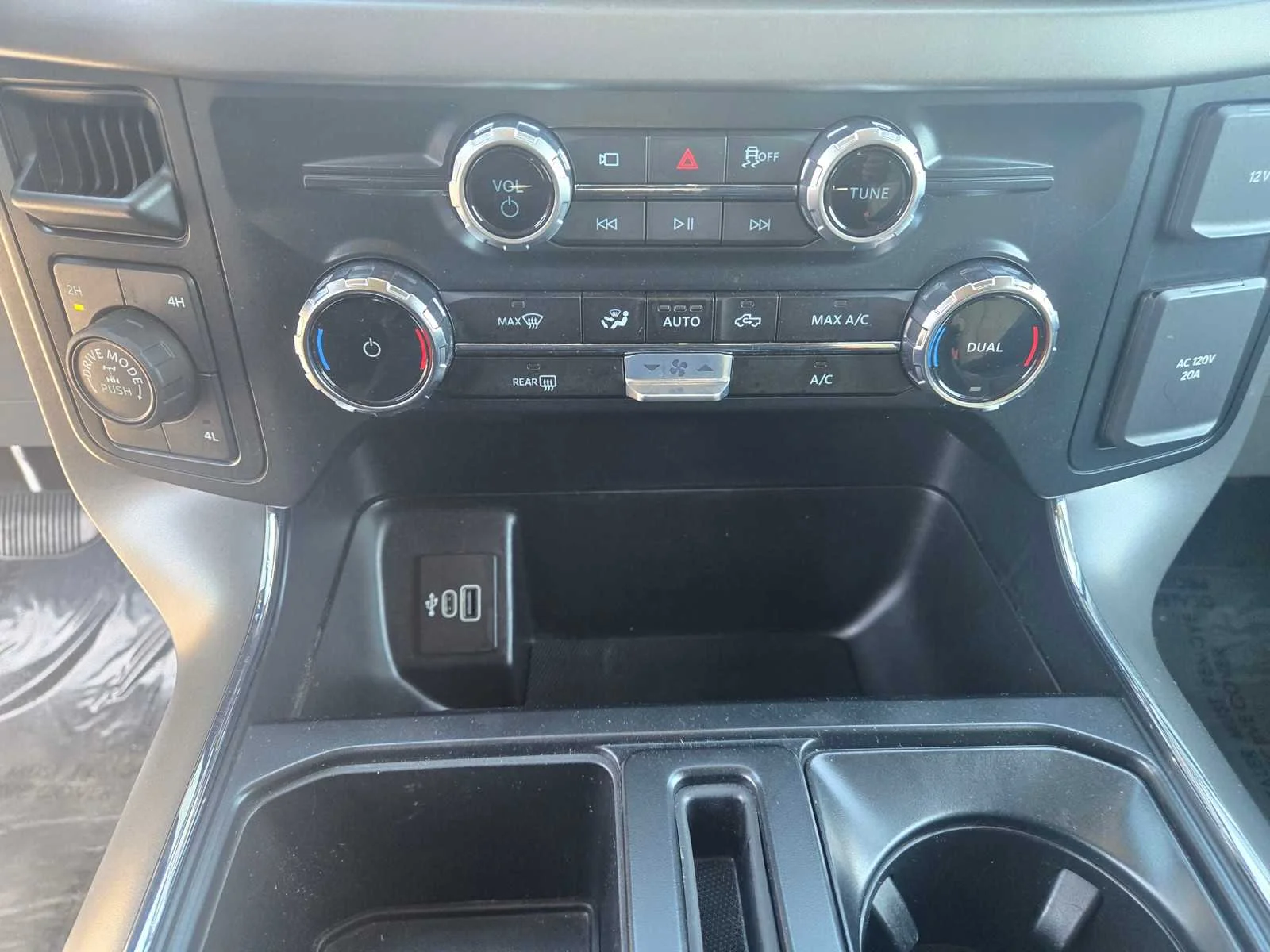 Used 2025  Ford XLT image 17