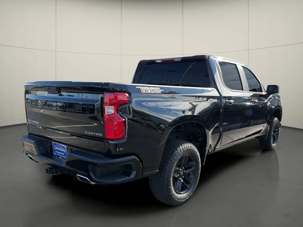 Used 2019 BLACK Chevrolet Custom Trail Boss image 7