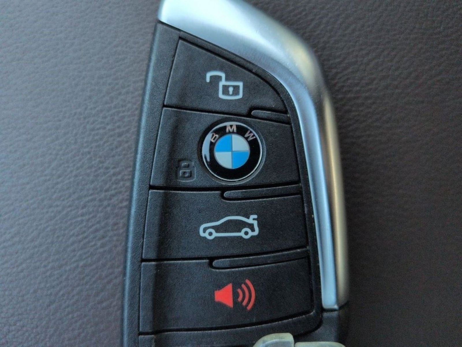 Used 2022 Dark Graphite BMW xDrive30i image 31