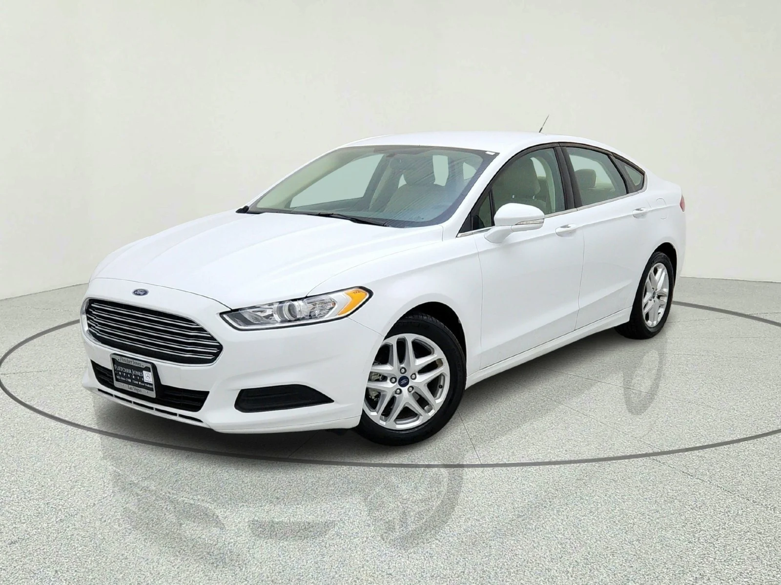 Used 2015 Oxford White Ford SE image 2