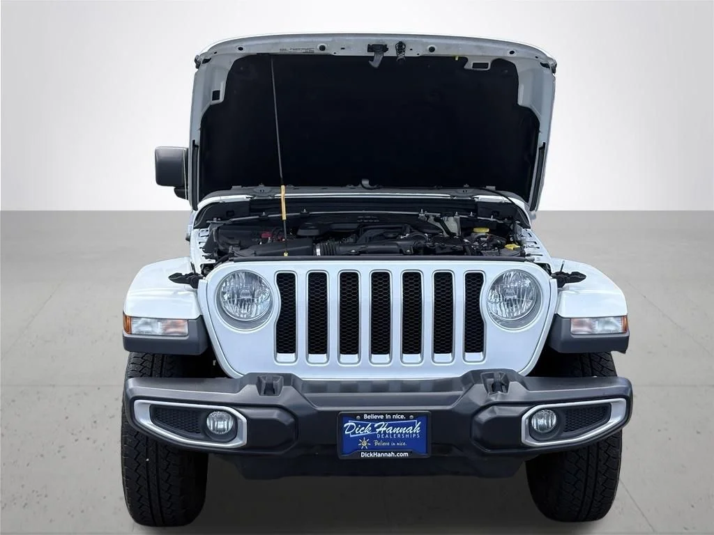 Used 2018 White Jeep Unlimited Sahara image 3
