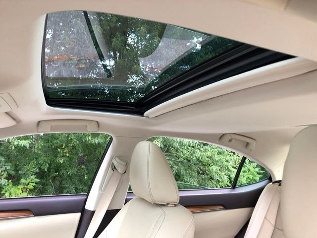 Used 2016 White Pearl Lexus 300h image 13