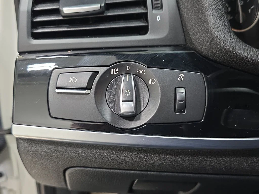 Used 2016 Mineral Silver Metallic BMW sDrive28i image 25
