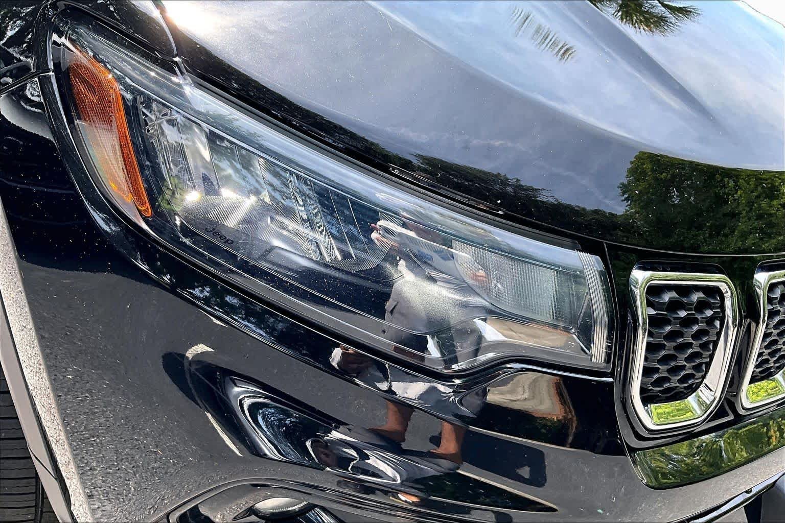 Used 2023 Diamond Black Crystal Pearlcoat Jeep Limited image 27