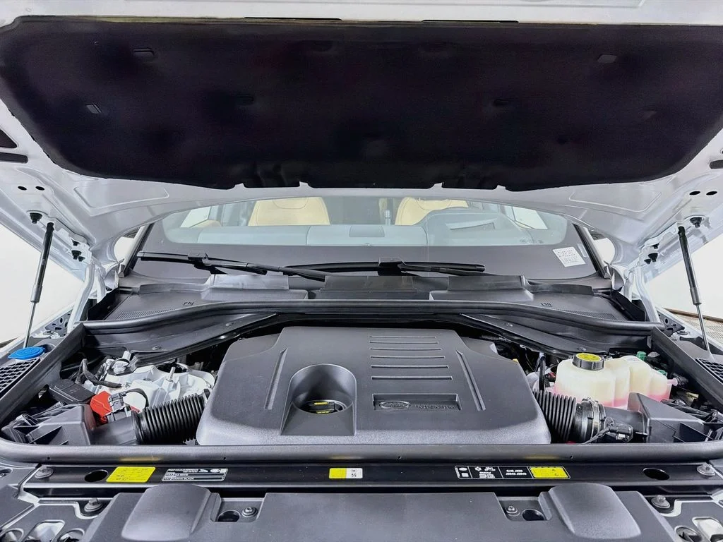 New 2026 Fuji White Land Rover Dynamic SE image 32