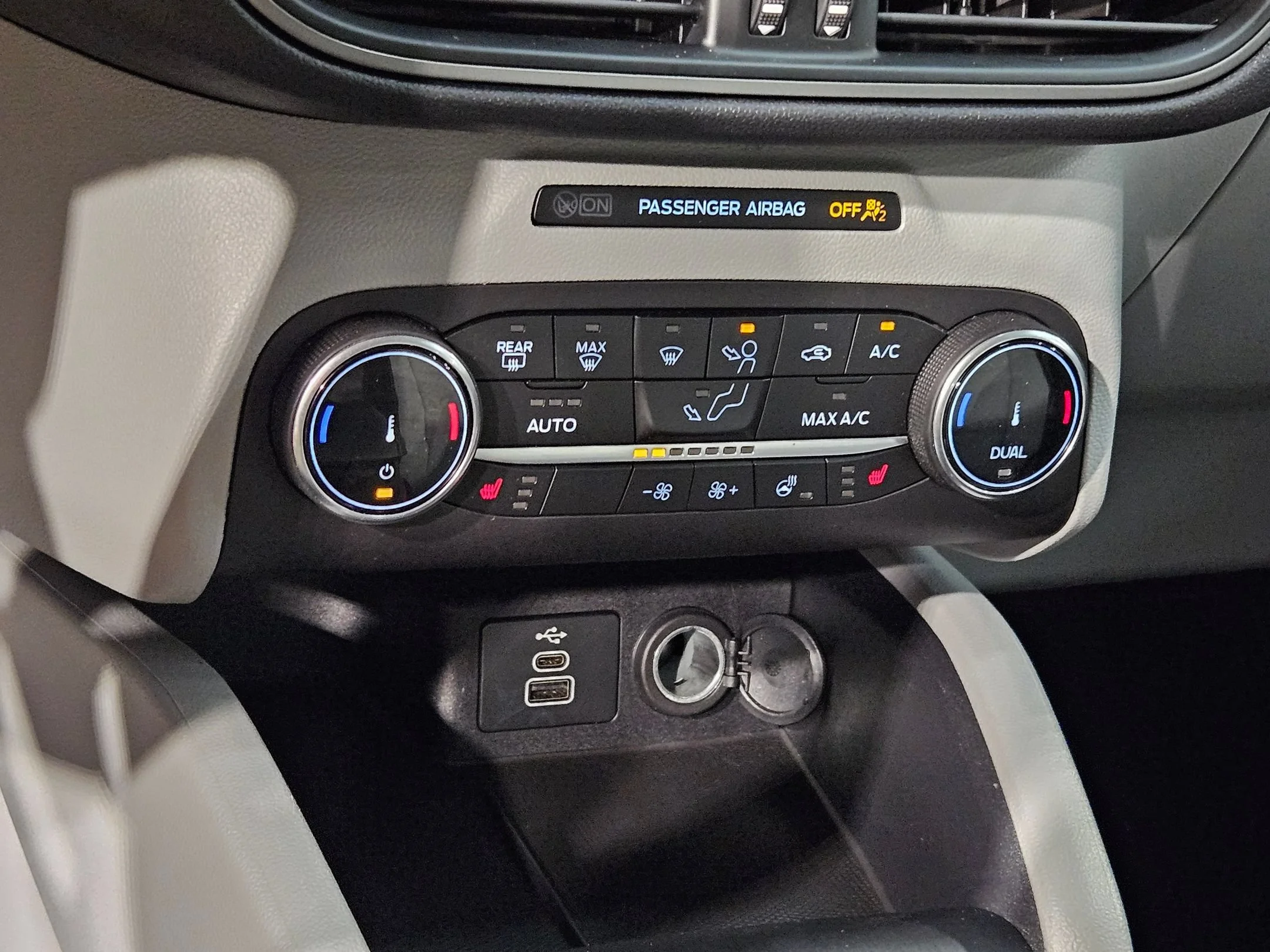 Used 2024 Vapor Blue Metallic Ford Active image 31
