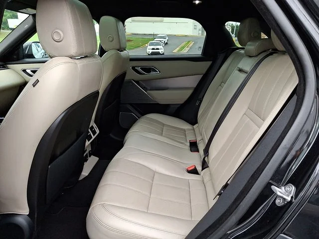 Used 2018  Land Rover SE R-Dynamic image 10
