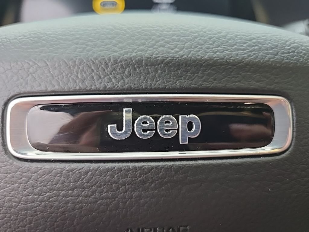 New 2026 Bright White Clear-Coat Exterior Paint Jeep Altitude image 100
