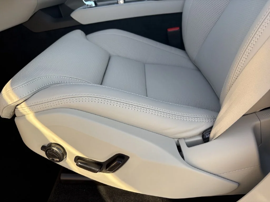 New 2026 Crystal White Volvo Ultra image 11