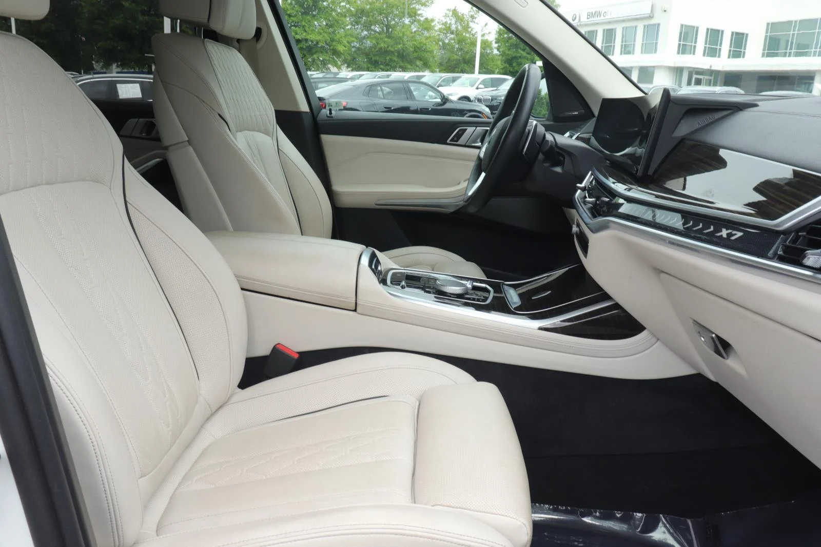 Certified Used 2024 Mineral White Metallic BMW xDrive40i image 22