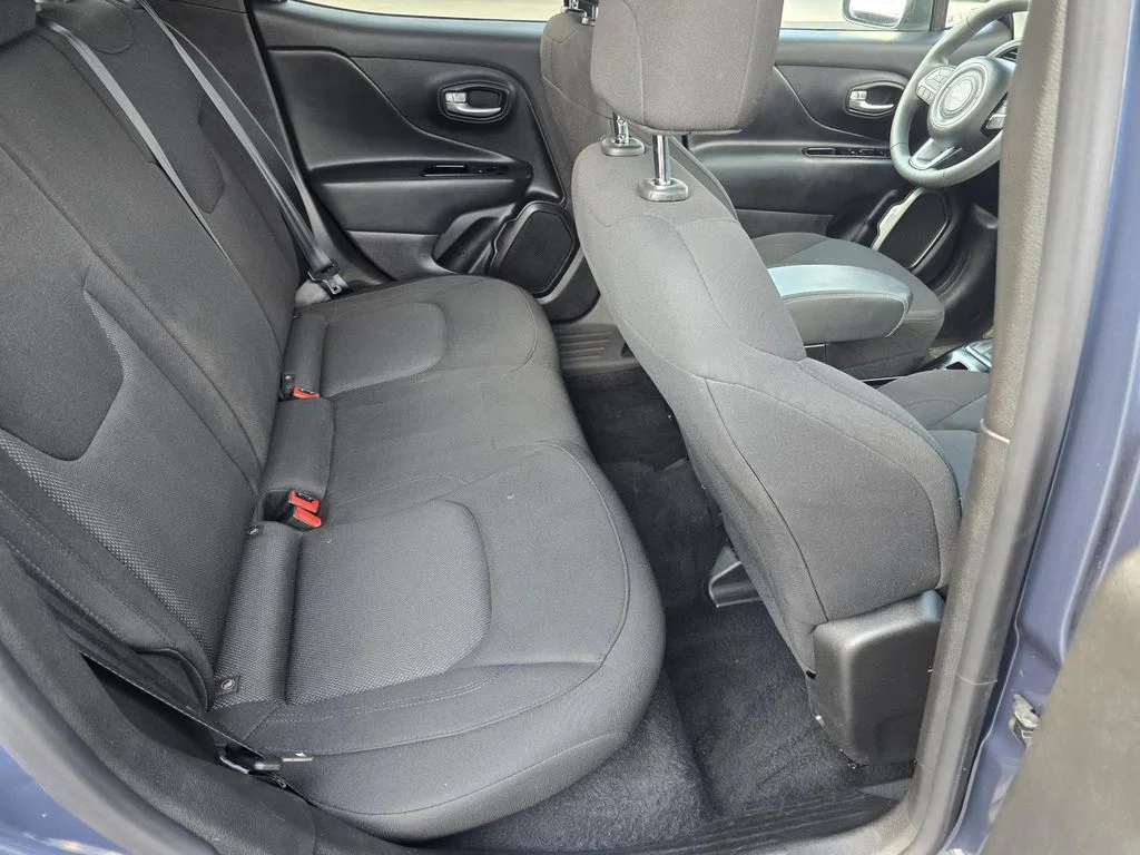 Used 2023 Slate Blue Pearlcoat Jeep Latitude image 20