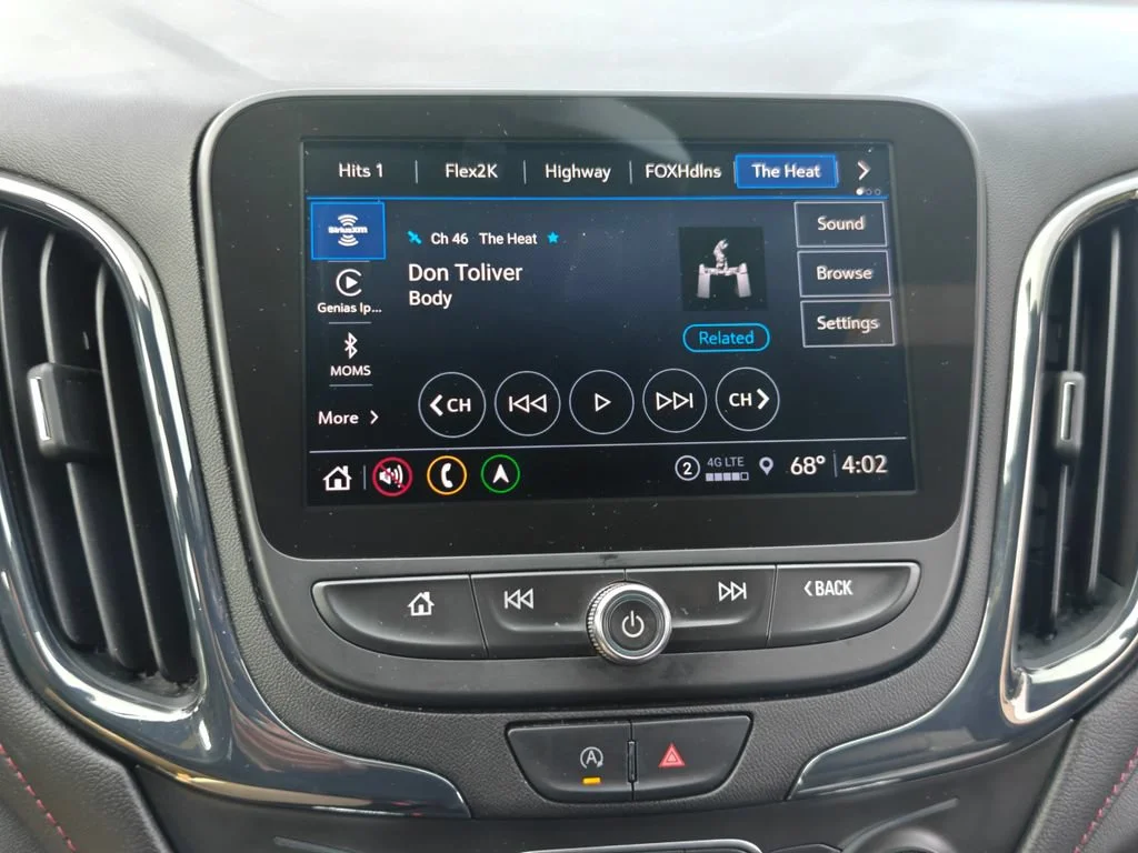 Used 2022 Summit White Chevrolet RS image 29