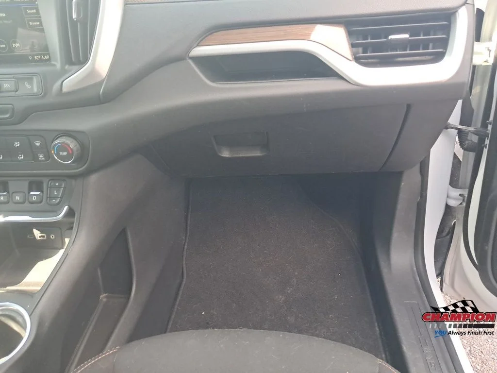 Used 2019 White GMC SLE image 18