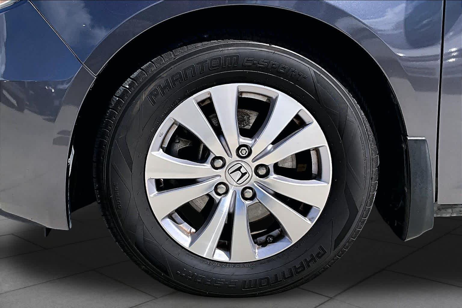 Used 2015 Alabaster Silver Metallic Honda EX image 10