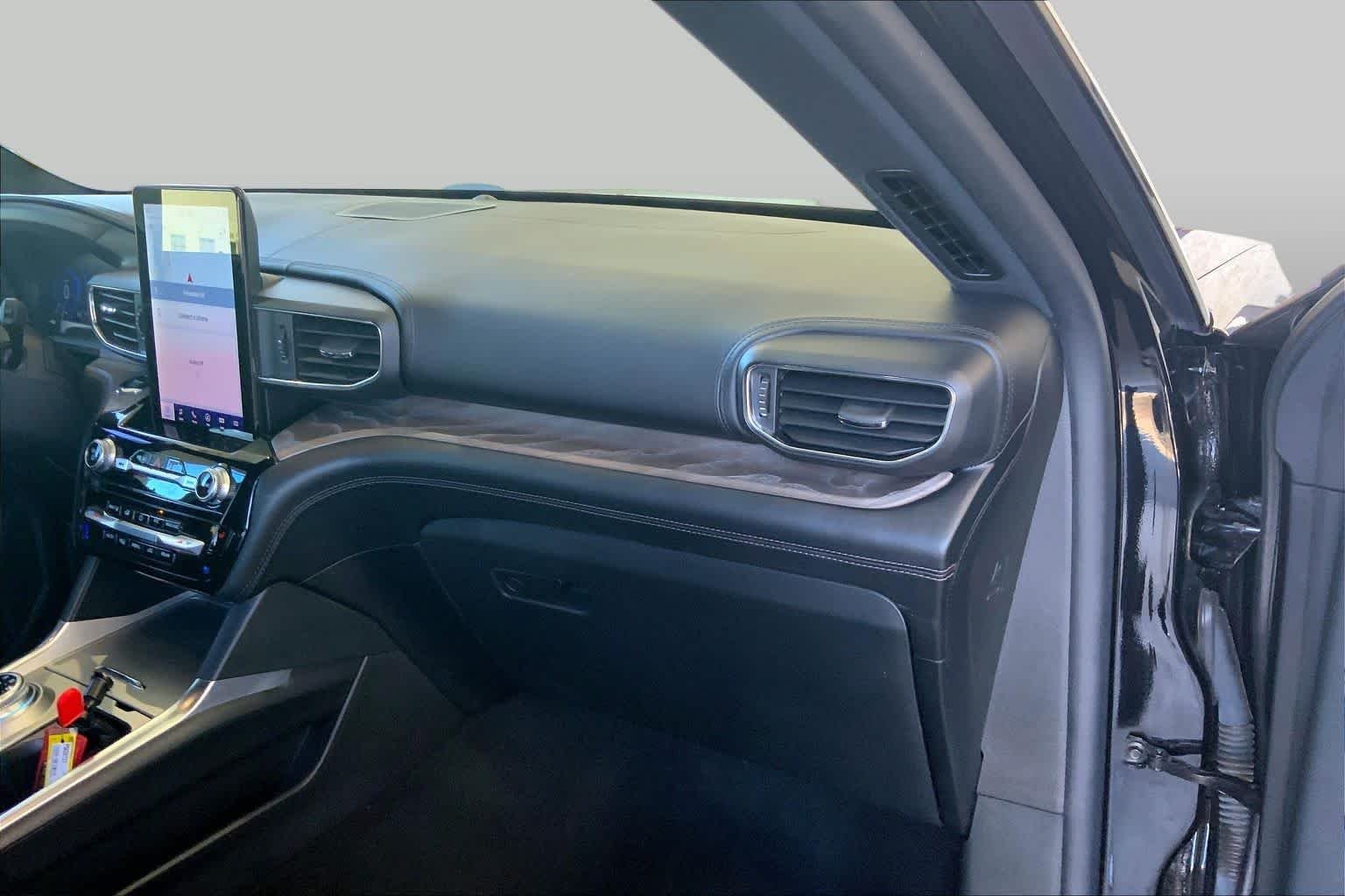 Used 2023 Agate Black Metallic Ford Platinum image 19