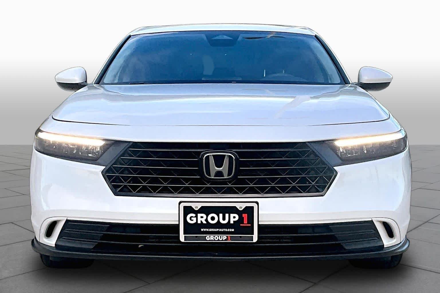 Used 2023 Platinum White Pearl Honda EX image 4