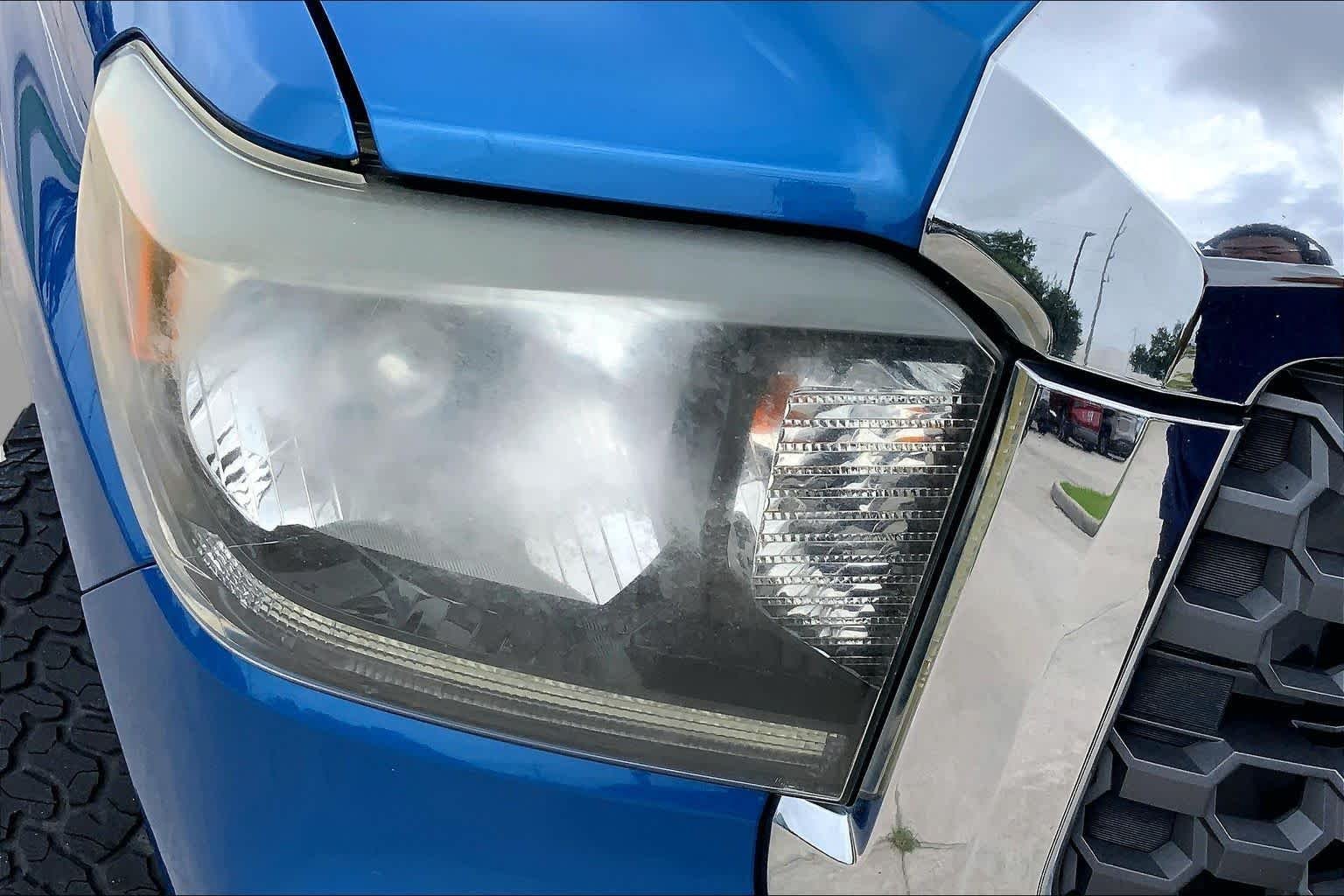 Used 2018 Blazing Blue Pearl Toyota SR5 image 26