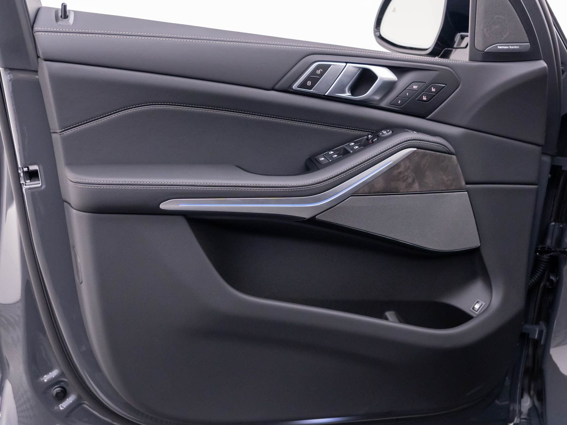 New 2026 Dravit Grey Metallic BMW xDrive50e image 14