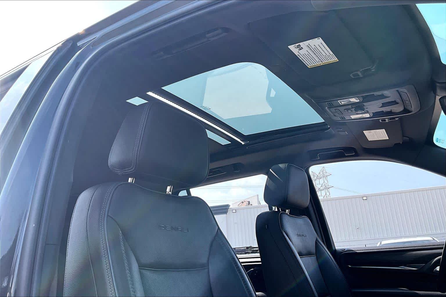 2021 GMC Yukon Denali - Photo 38